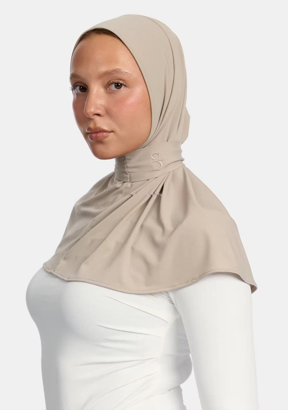 Hijab enfilable Sienna couleur nude en Jersey Premium, vue de profil